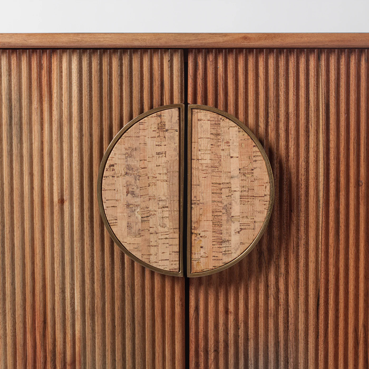 Edvard Acacia Ribbed Drinks Cabinet - Image 4