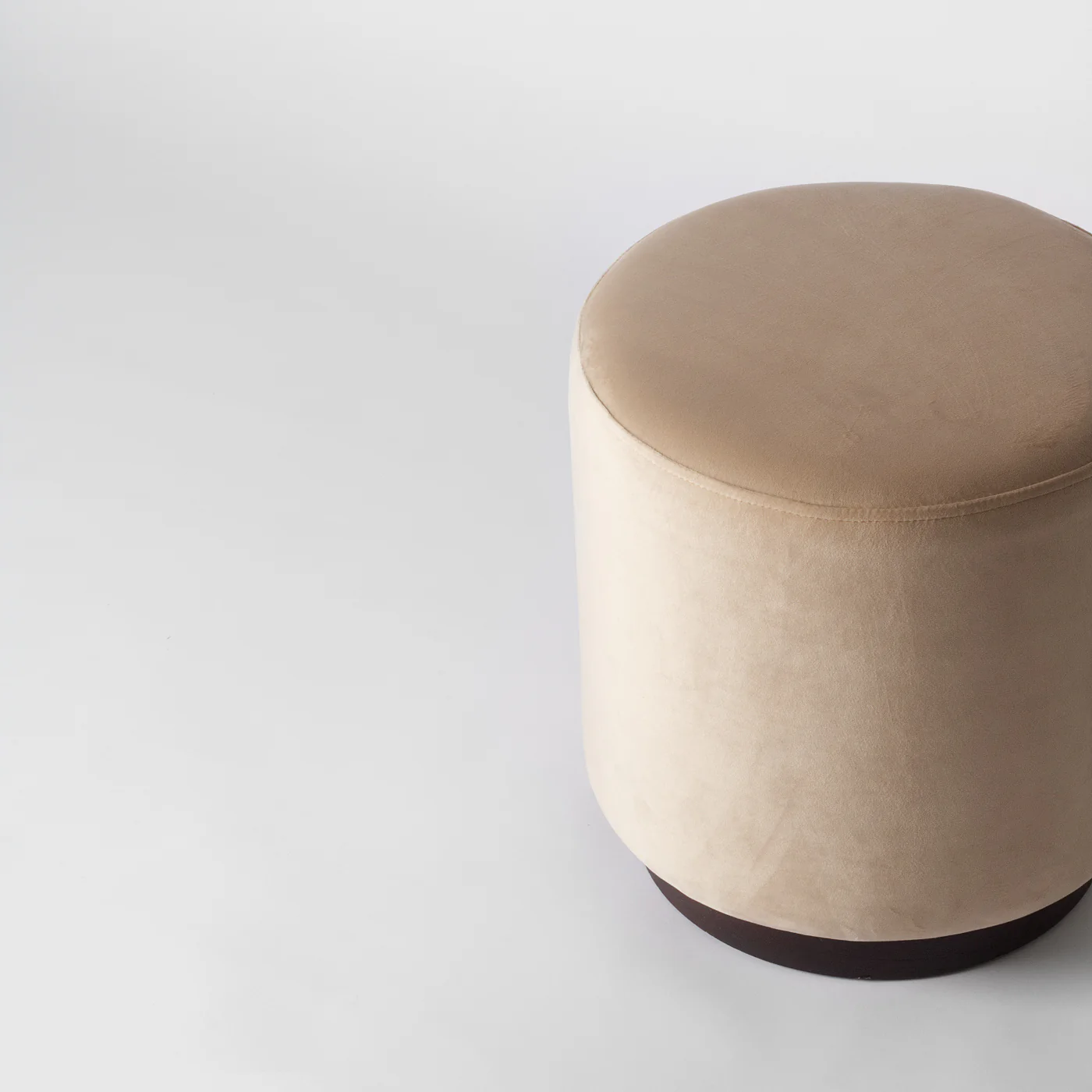Fell Cream velvet pouffe - Image 4