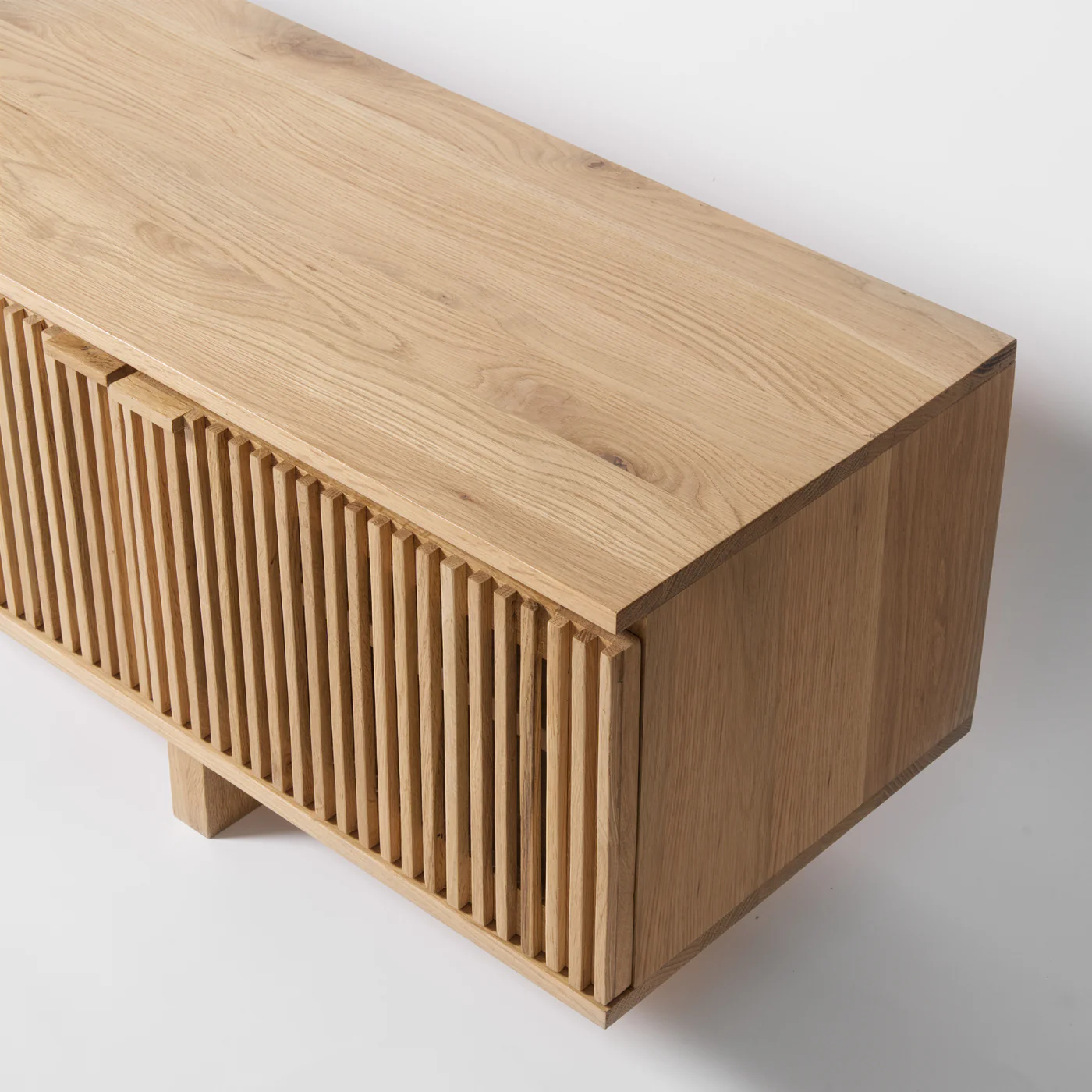 Palea Oak Slatted TV Stand - Image 6