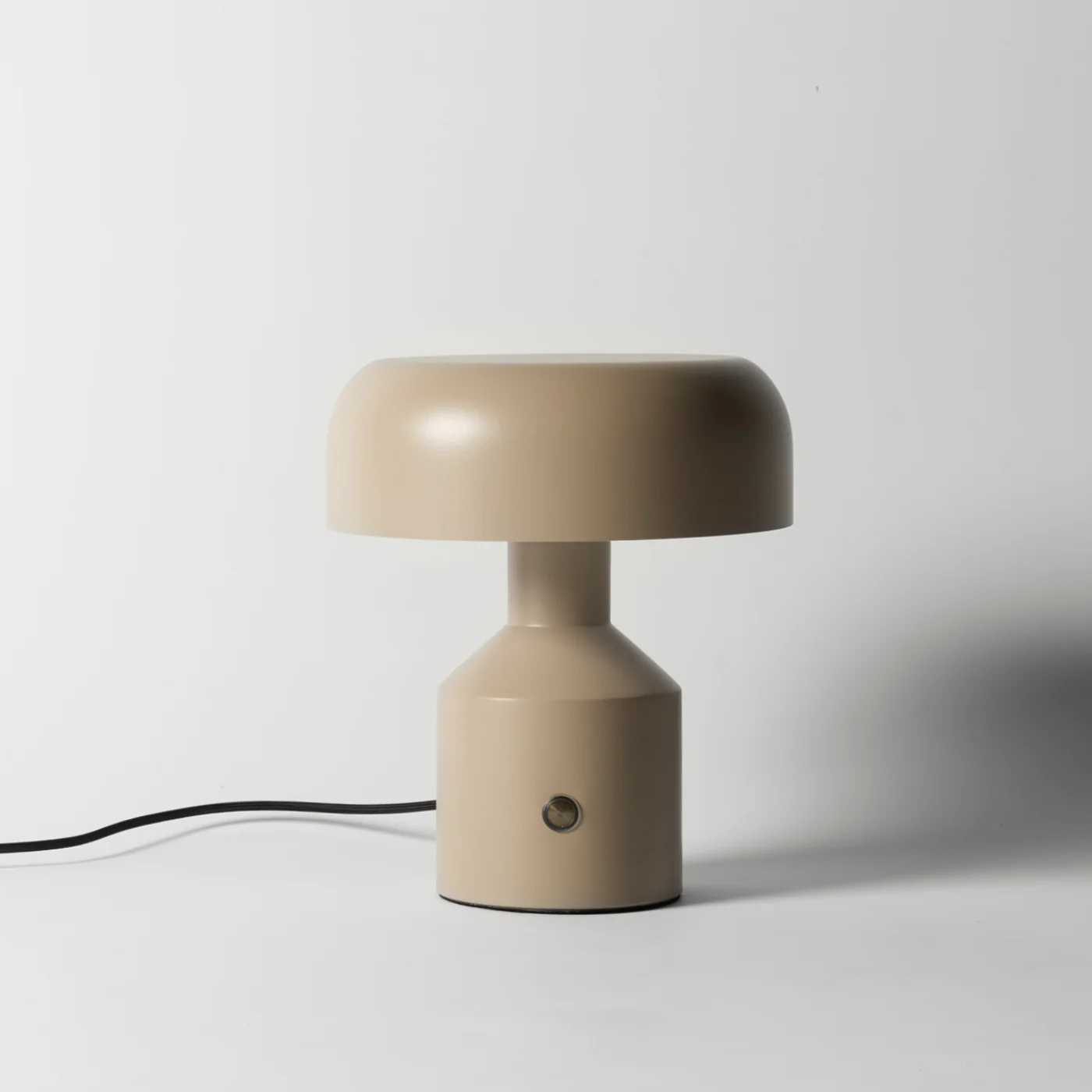Skal Metal Table Lamp - Image 4