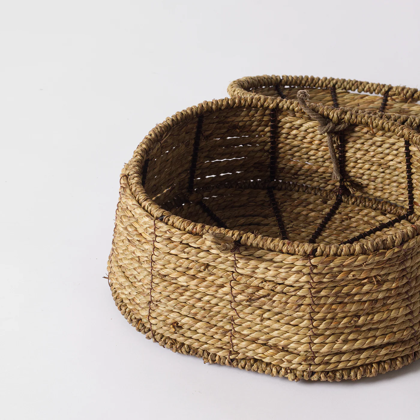 Svea Small Seagrass basket With Lid - Image 3